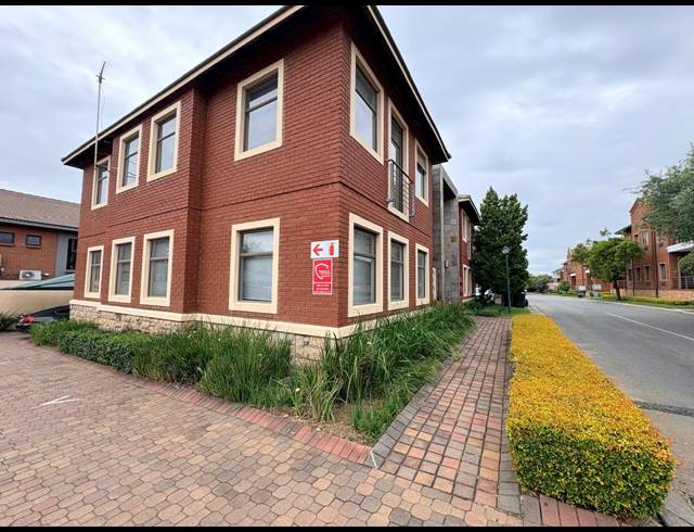 500M² OFFICE FOR SALE IN FOURWAYS
